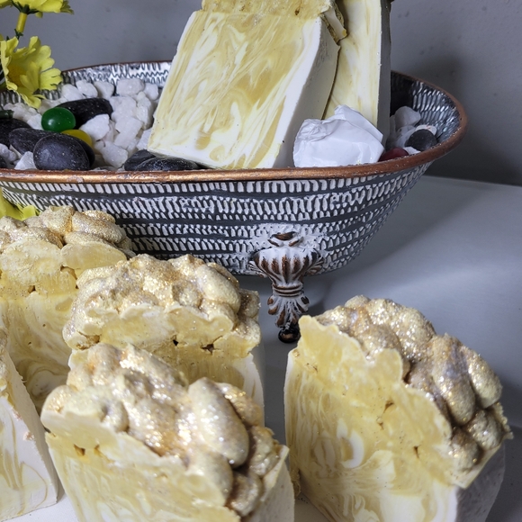 Sandlewood scented 2 large handmade soap bars - Picture 7 of 12